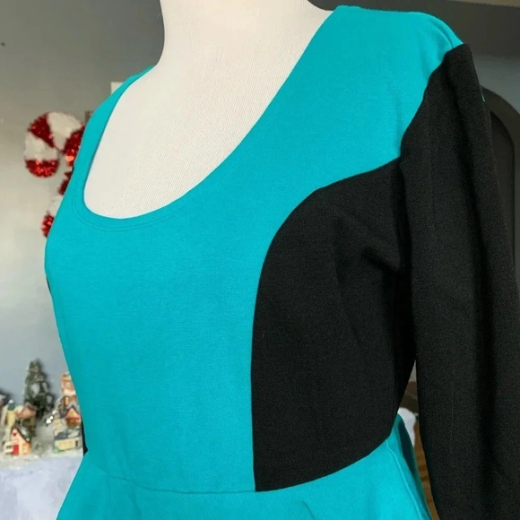 Dots Ruffle Peplum Dress - Picture 2 of 6